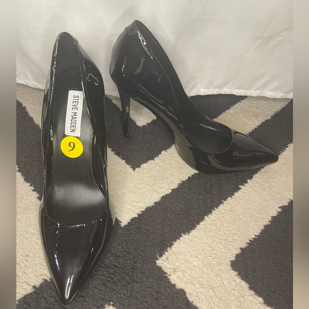 Steve Madden “KLORY” patent leather pumps